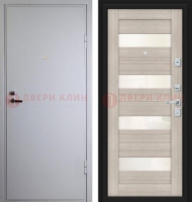 Белая железная дверь с порошковым напылением и стеклом ДП-308 в Сергиевом Посаде
